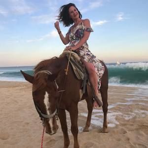 Meet your Posher, Leanna